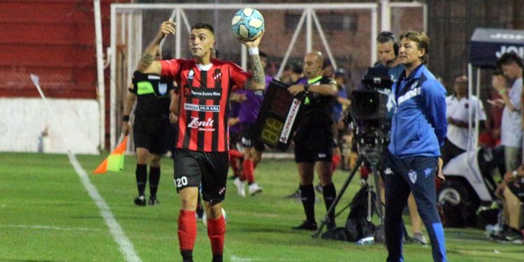 Colón apuntó a un defensor que está cerca de llegar