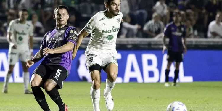 Lo mejor que le pudo pasar a Banfield y a Sarmiento es que termine el año: 1-1