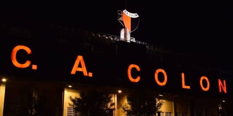 Colón emitió un comunicado sobre el accidente que sufrieron tres juveniles del club