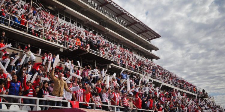 Unión piensa en la Copa: Mejoramiento lumínico y ¿ampliación de aforo?