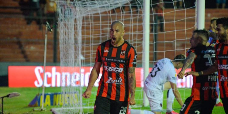 Se conoció el nombre del centrodelantero que busca Colón