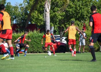 Colón le abre la puerta de salida a varios pibes del club
