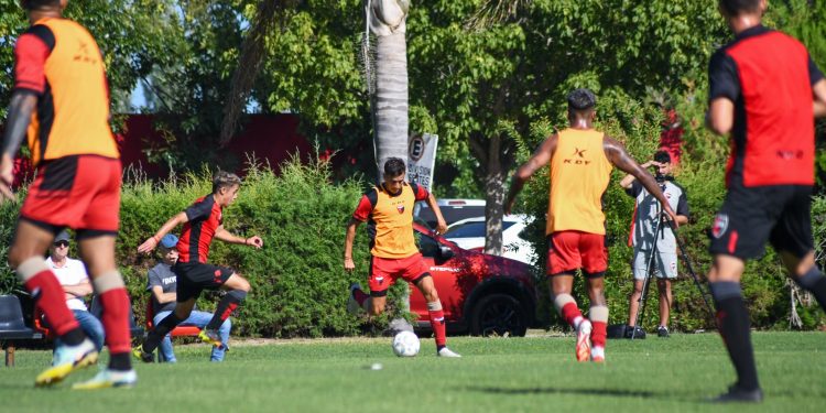 Colón le abre la puerta de salida a varios pibes del club