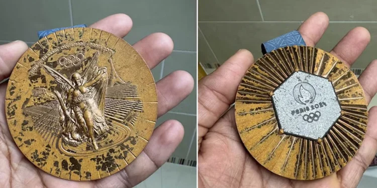 Deportistas se quejaron por el estado de las medallas entregadas en los JJOO de París 2024