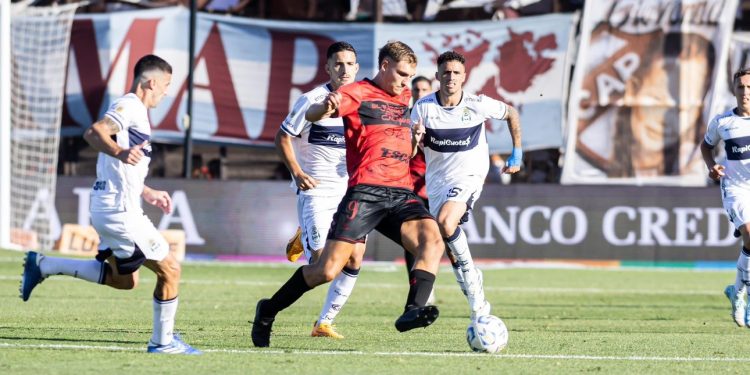 Platense le ganó a Gimnasia con un gol a los 9 segundos pero no entró a la Sudamericana