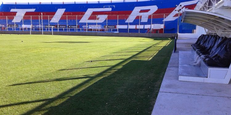 Un ex técnico de Colón gana terreno para asumir en Tigre