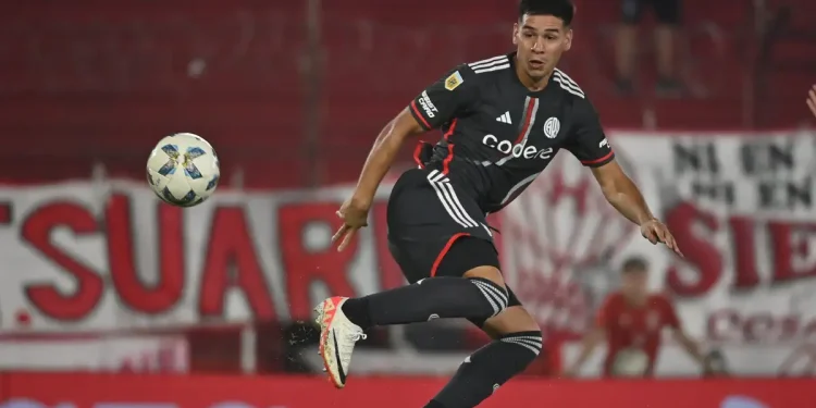 Un defensor juvenil de River aparece en el radar de Unión