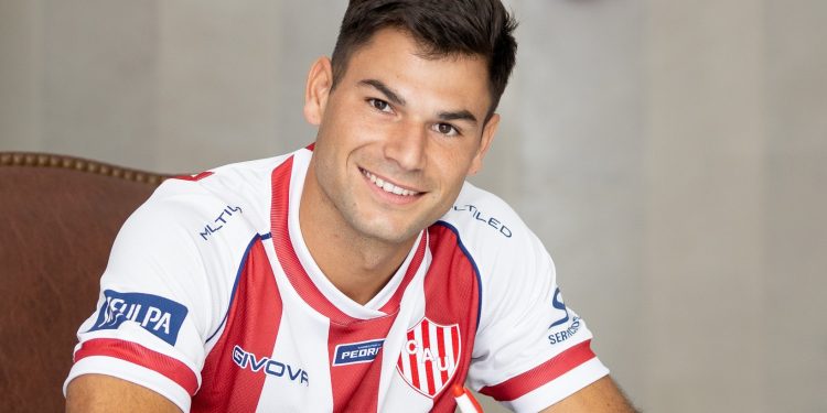 Unión oficializó la llegada de Gastón Arturia