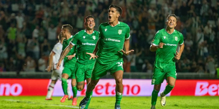 Banfield superó a Newell’s y tiene puntaje perfecto