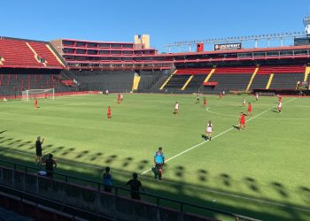 Colón perdió con Patronato el primer amistoso del año