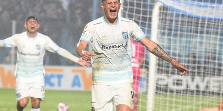 El Kily insiste y Unión reactivó negociaciones por un delantero