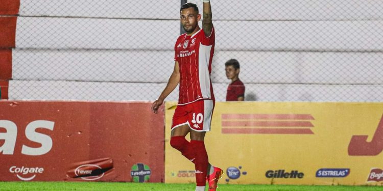 Llega un extranjero para reforzar la ofensiva de Colón