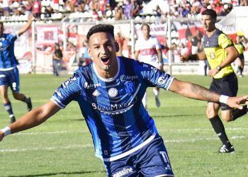 A Colón le ofrecieron un delantero que viene de destacarse en la Primera Nacional
