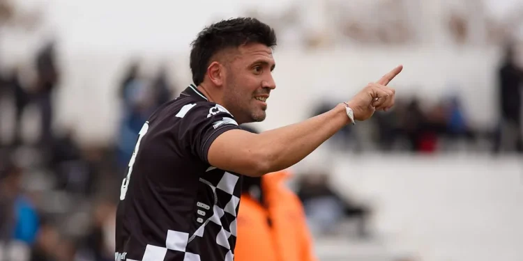 Colón tiene numerosos competidores para incorporar al centrodelantero que pretende