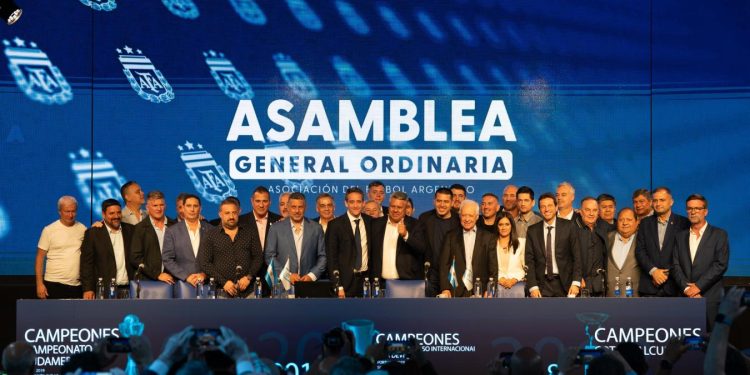 AFA analiza extender el mercado de pases por una semana más