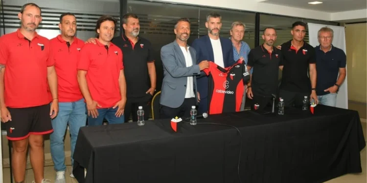 Colón: Un defensor que se acerca y otro que… ¿se aleja?