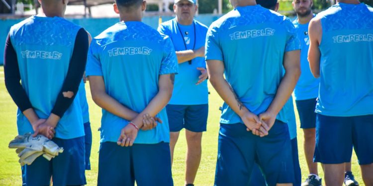 La rutilante incorporación de Temperley, rival de Colón en el debut