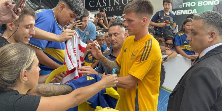 Zenón fue el más ovacionado en la llegada de Boca a Santa Fe