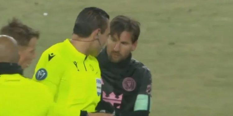 Concacaf sanciona a un árbitro por pedir un autógrafo a Messi