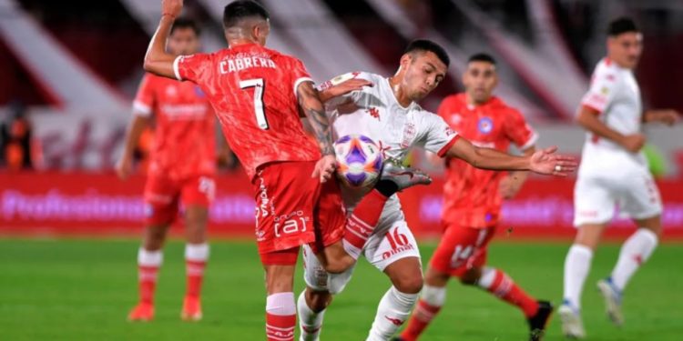 El imbatible Argentinos quiere seguir líder frente a Huracán