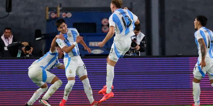 Argentina venció a Colombia sobre la hora y sacó boleto al Mundial Sub-20