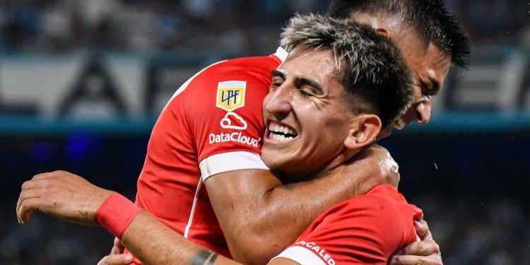 Argentinos venció a Racing y es líder en la zona de Unión