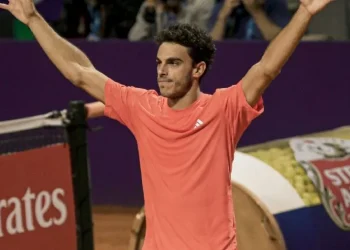 Cerúndolo venció a Zverev y está en semis del Argentina Open