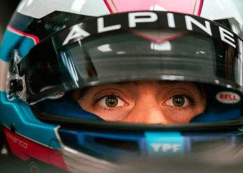 Franco Colapinto y su presentación con la Bandera Argentina en Alpine