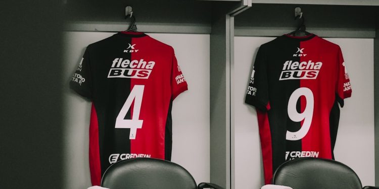 Colón tiene los concentrados para recibir a Nueva Chicago