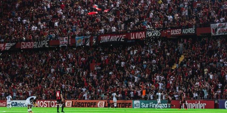 Colón anunció que quedó al borde de llegar a los 30 mil socios