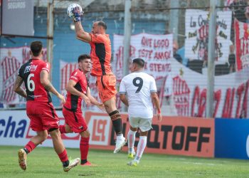 Colón y San Martín empataron 0 a 0 y hay penales