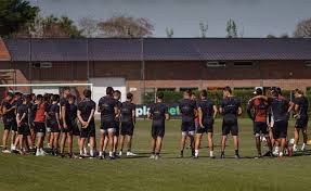 Pereyra realizó trabajos tácticos con un par de cambios en la formación