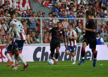 ET: Unión con 10 por expulsión de Pardo, empata 0 a 0 ante Instituto