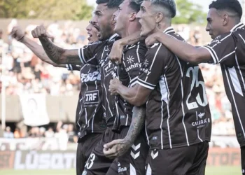 Antes de visitar a Unión, Instituto perdió con Platense