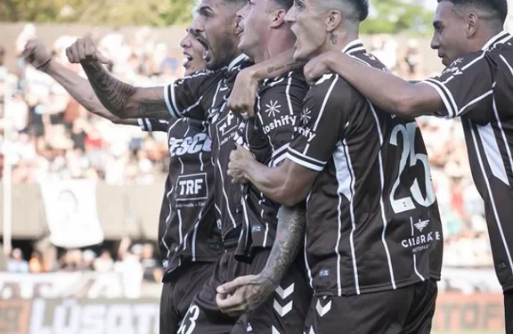 Antes de visitar a Unión, Instituto perdió con Platense