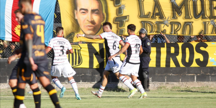 Negro y su gol: «Nosotros también podemos ayudar desde ese lado»