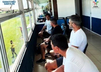 Ariel Pereyra fue a ver a los pibes de Colón