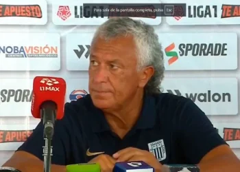 Como en Santa Fe, Pipo se calentó con la prensa peruana