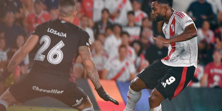 Ajustado triunfo de River sobre Lanús