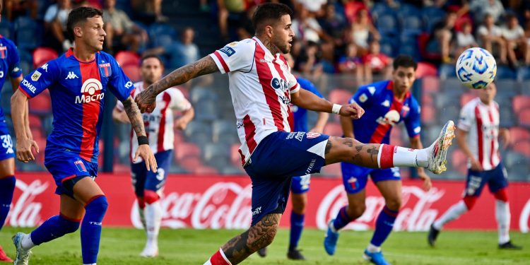 ST: Unión pierde ante Tigre y termina con uno menos por expulsión de Cardozo