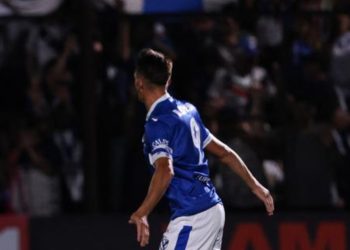 Un ex Colón le dio a Vélez su primer gol y su primer triunfo en el 2025
