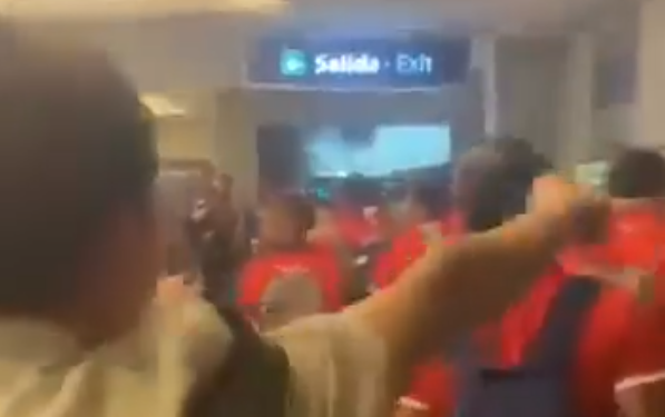 Video: el plantel de Unión se encontró con un grupo de egresados en el aeropuerto y…