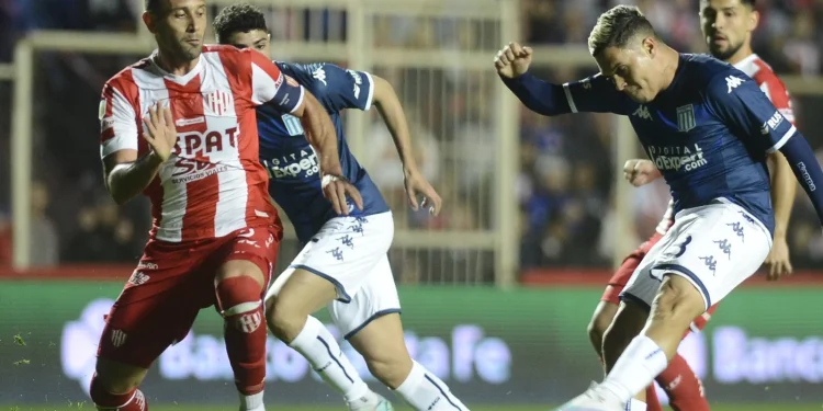 Unión y Racing saben que se juegan mucho mañana en Santa Fe