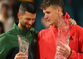 Mensik sorprendió a Djokovic y se quedó con el Masters 1000 de Miami