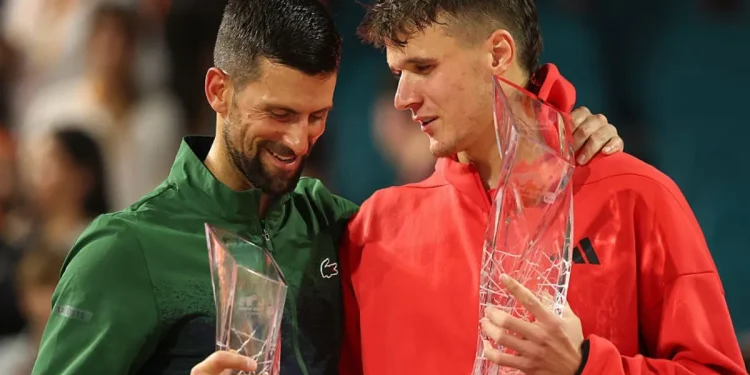 Mensik sorprendió a Djokovic y se quedó con el Masters 1000 de Miami