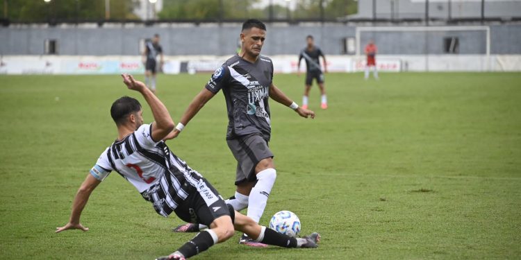 Hubo empate en Caseros y Colón será líder solitario si vence a Chaco For Ever