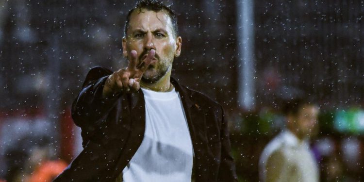 Fabbiani, el DT del momento, eligió entre Colón y Unión