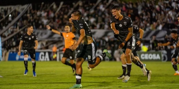 Gimnasia de Mendoza se trepó a la punta en la Zona de Colón