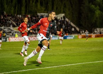 Colón empató con Gimnasia en Mendoza y sigue siendo escolta