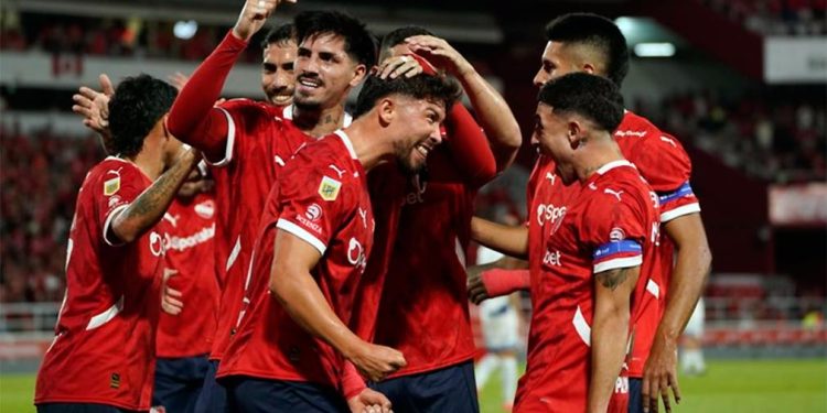 Independiente aplastó a Godoy Cruz y está en la cima